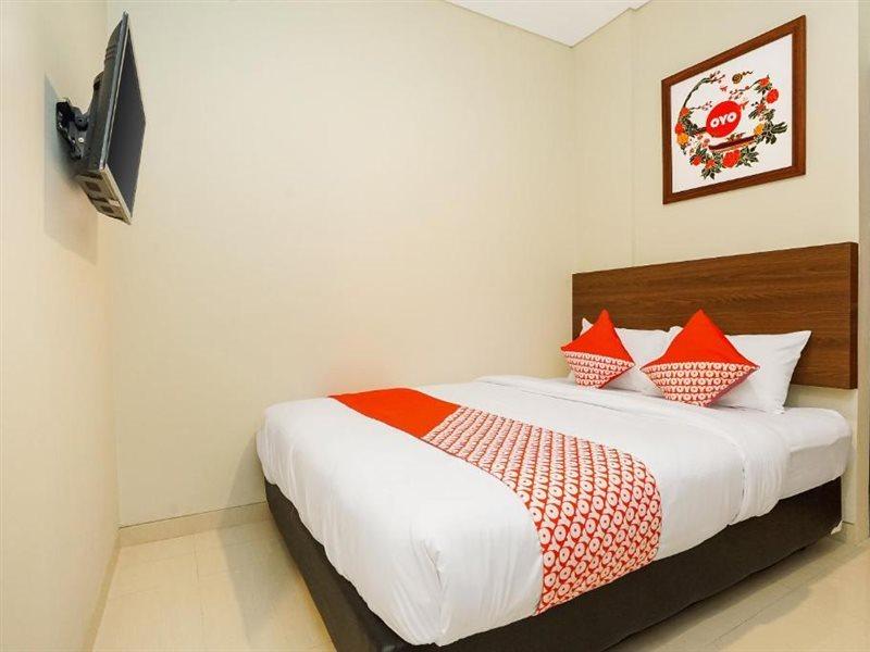 Hotel Super Oyo Capital O 449 The Colins Keputih Exterior foto