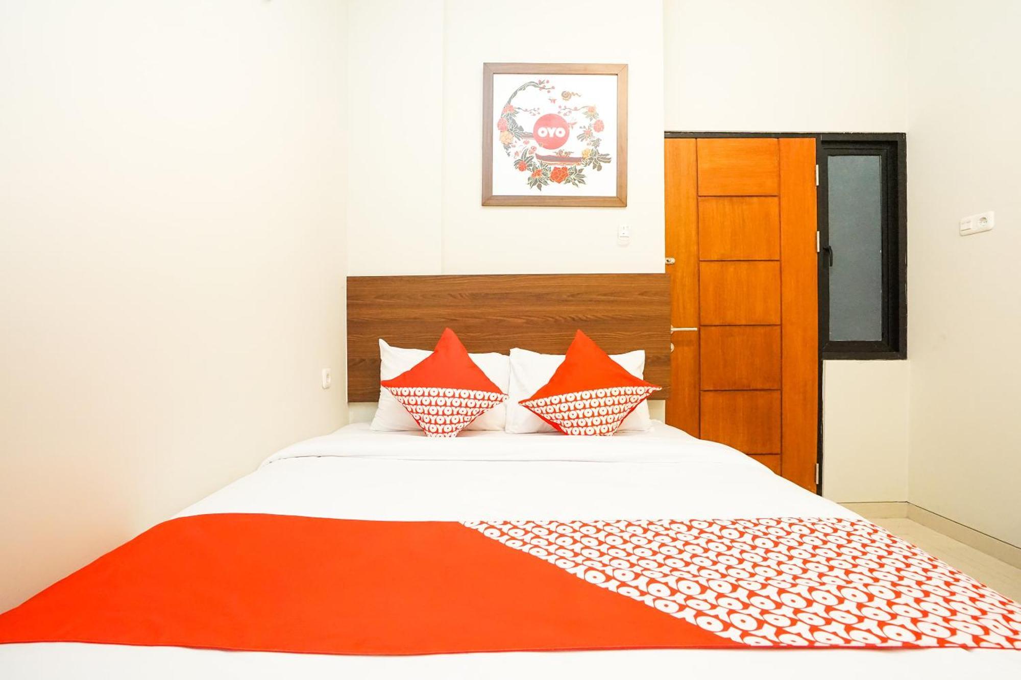 Hotel Super Oyo Capital O 449 The Colins Keputih Exterior foto