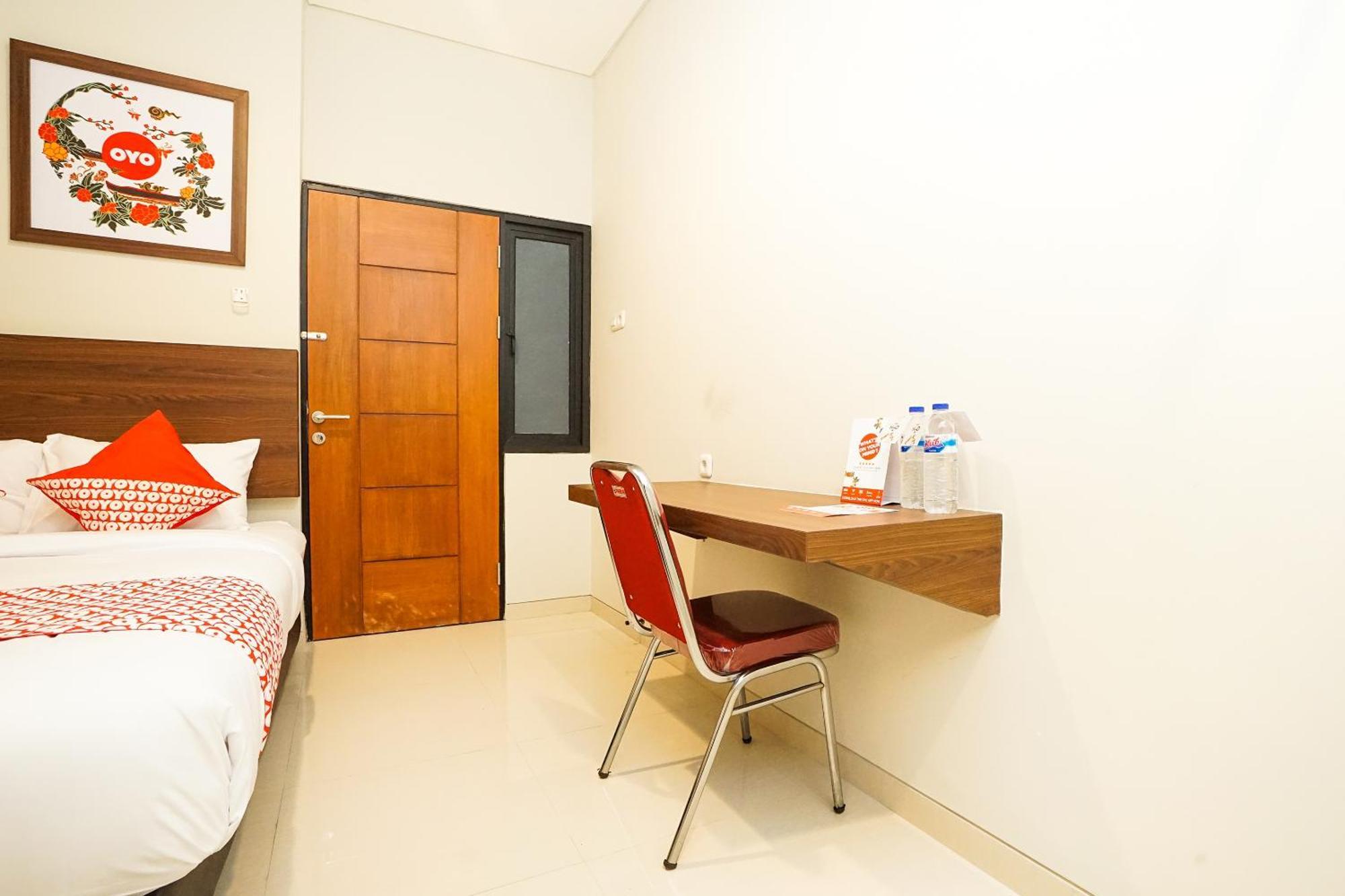 Hotel Super Oyo Capital O 449 The Colins Keputih Exterior foto