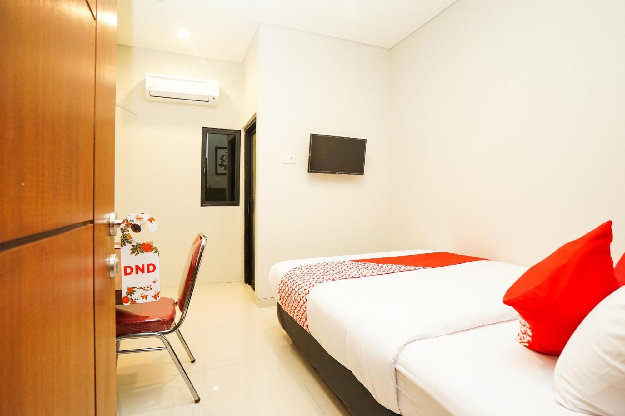 Hotel Super Oyo Capital O 449 The Colins Keputih Exterior foto