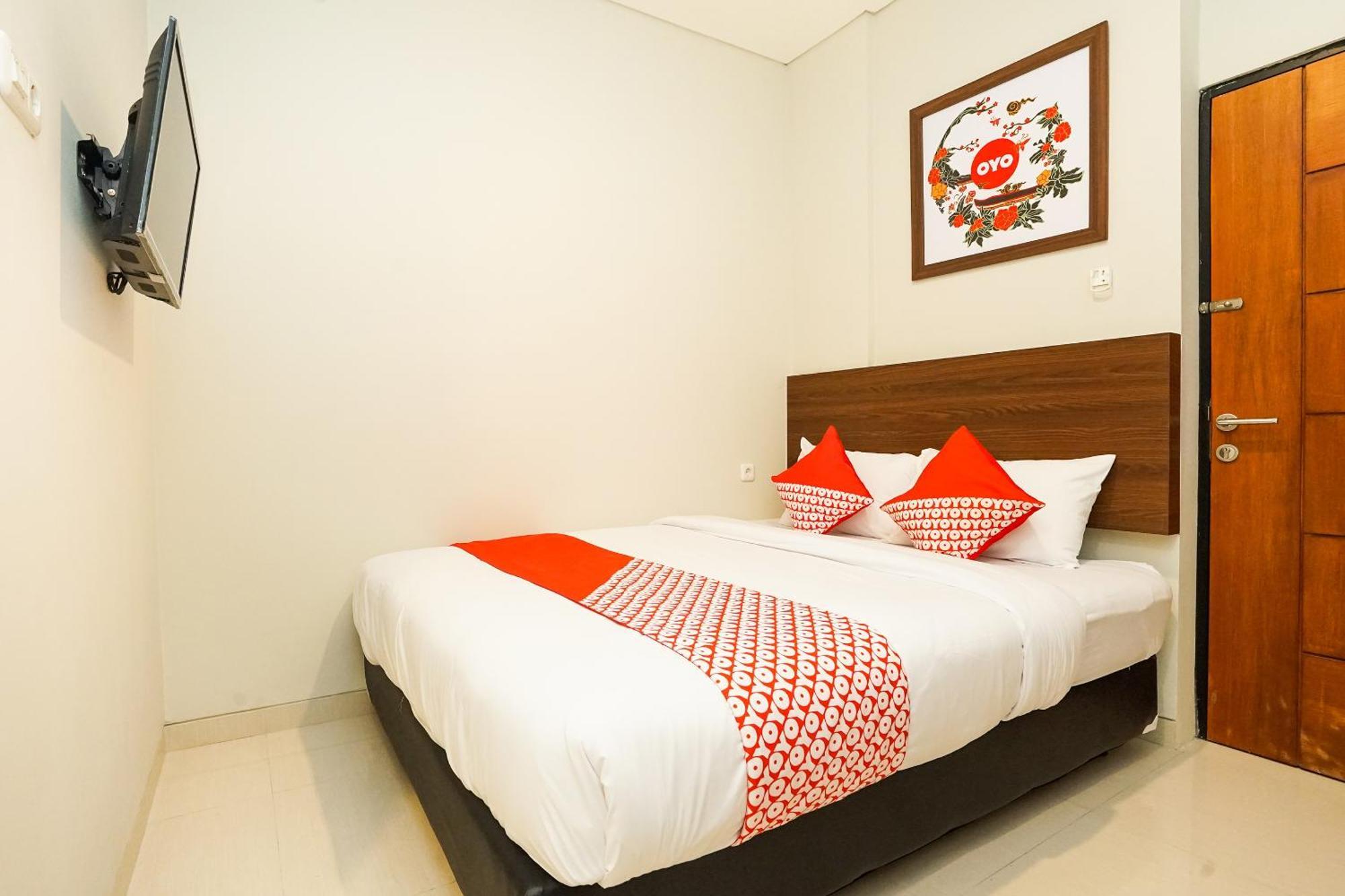 Hotel Super Oyo Capital O 449 The Colins Keputih Exterior foto