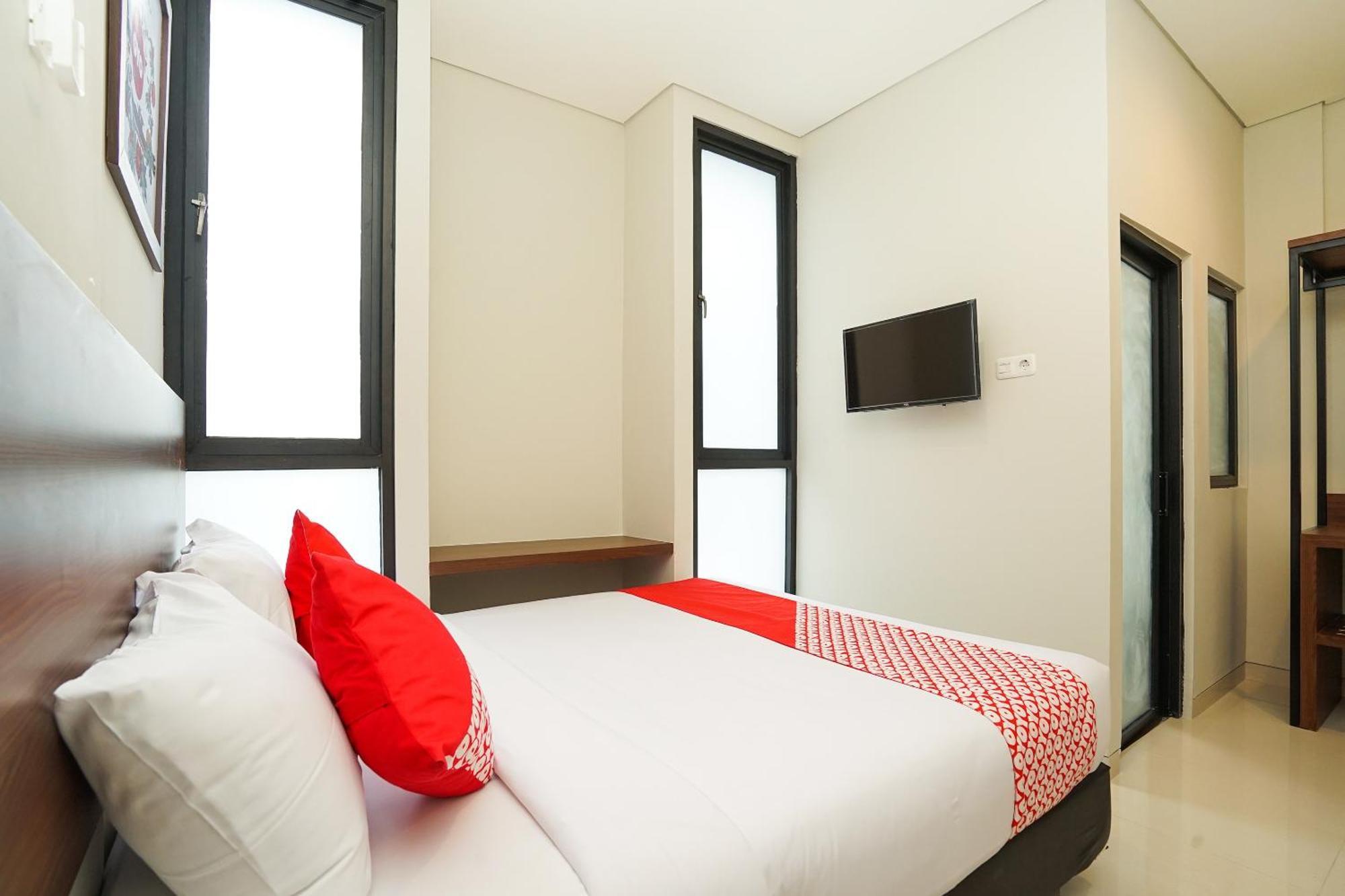 Hotel Super Oyo Capital O 449 The Colins Keputih Exterior foto